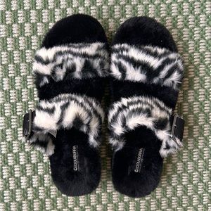 Kookaburra Zebra Slipper size 8